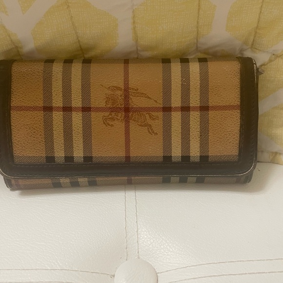 Burberry Tan long wallet - Picture 1 of 10